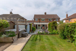 36, Woodside Crescent, Horley RH6 9ND