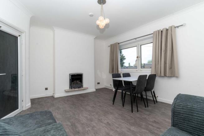 Waterfoot Lounge2