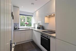 59, Hallam Grange Close, Sheffield S10 4BN