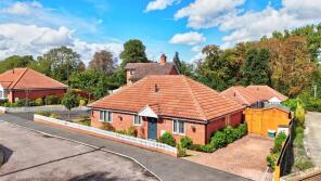 19, Larchwood Close, Ipswich IP2 0DA