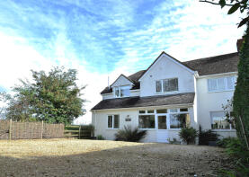 Hill Crest, Silverstone Road, Buckingham MK18 5LG