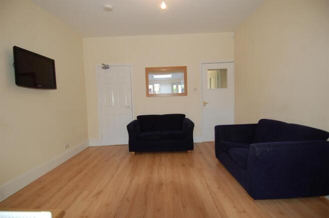 8  SL28 Living Room.JPG
