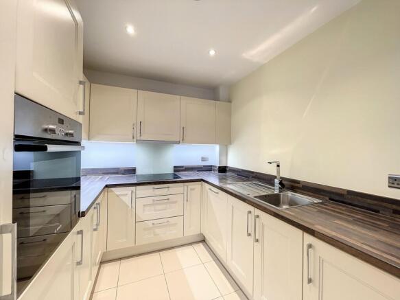 Spacious Fitted Kitchen
