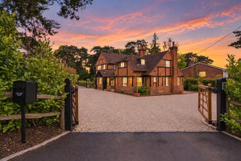 The Ridgeway, Lightwater, Surrey, GU18