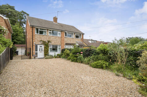 Macdonald Road, Lightwater, Surrey, GU18