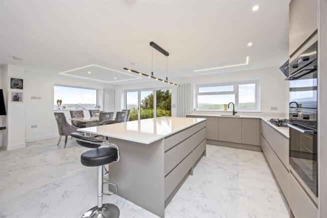 Open Plan Living Room/Kitchen