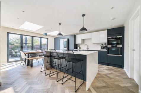 Radford Close, Farnham, Surrey, GU9