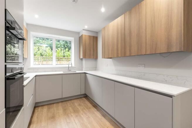 2 McLaren Court, 1 Cobham Road, KT22 9AU-18.jpg