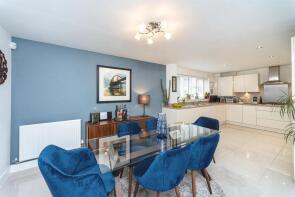 44, Badgers Brook Rise, Cowbridge CF71 7TW
