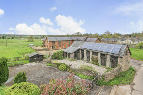 Miles Barn, Road From Reeds Cross To Craddock Farm, Cullompton EX15 3LH