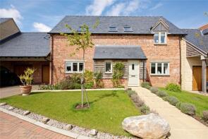2, Hinton Close, Buckingham MK18 2GL