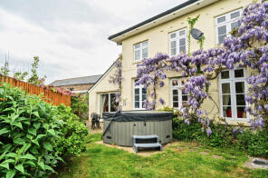 Bray Stables, Road From B3253 Junction South Of Bindown To A387, Looe PL13 1PQ