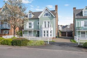6, The Lakes, Larkfield, Aylesford ME20 6GD