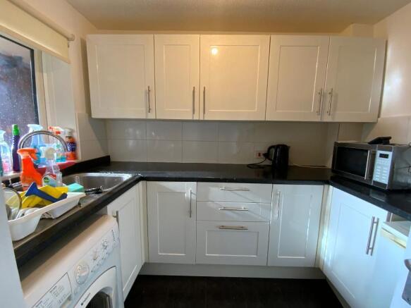 KITCHEN 9' x 7'7