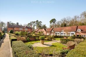 15, Coach House Mews, Whiteley Village Hersham, Walton-on-thames KT12 4BT