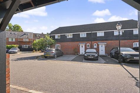 The Courtyards, Aston Clinton