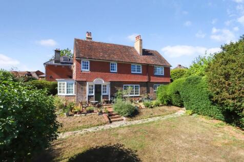 West End Grove, Farnham, GU9