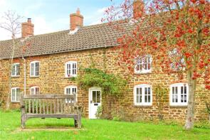 3, Long Row Cottages, High Street, Daventry NN11 3BL