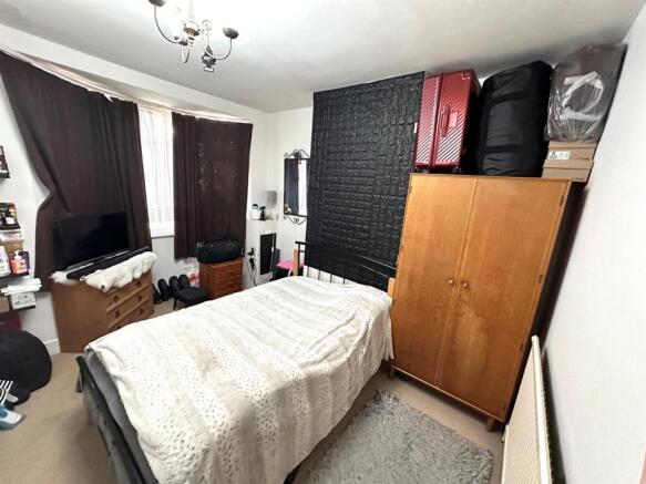 Bedroom 1/ Reception room