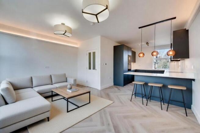 Lounge 1.jpg