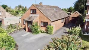 10, Vicarage Lane, Gloucester GL2 7EE