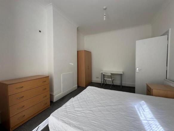 bed2.jpg