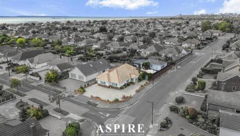 Video Tour Inside - Dungannon Drive, Southend-On-Sea
