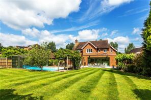 4, Becket Wood, Dorking RH5 5AQ