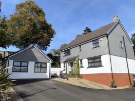 19, Mayne Close, Launceston PL15 8XQ