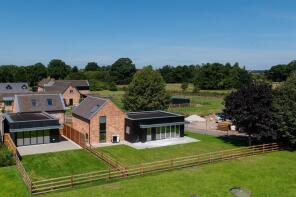7, Charlecote Barns, Stratford Road, Wellesbourne CV35 9ES