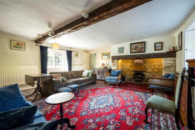 Sizeable living room with fireplace