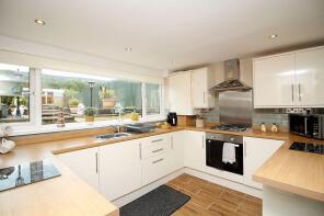 17, Williams Place, Upper Boat, Pontypridd CF37 5BH