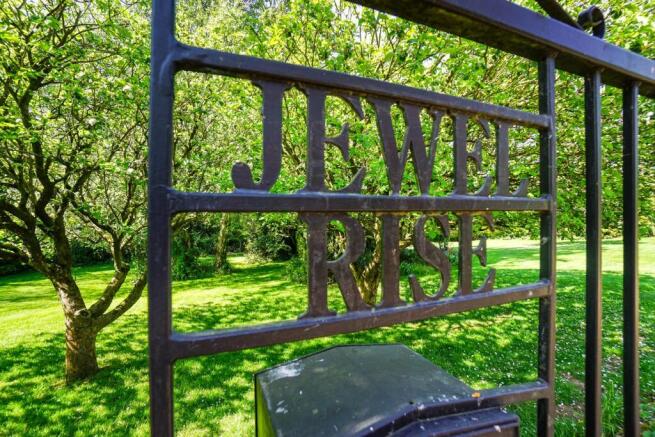 Jewel Rise