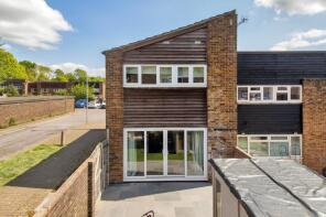 1, Woodpecker Close, Edenbridge TN8 6BS