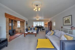 2, Welland Gardens, Market Harborough LE16 9BF