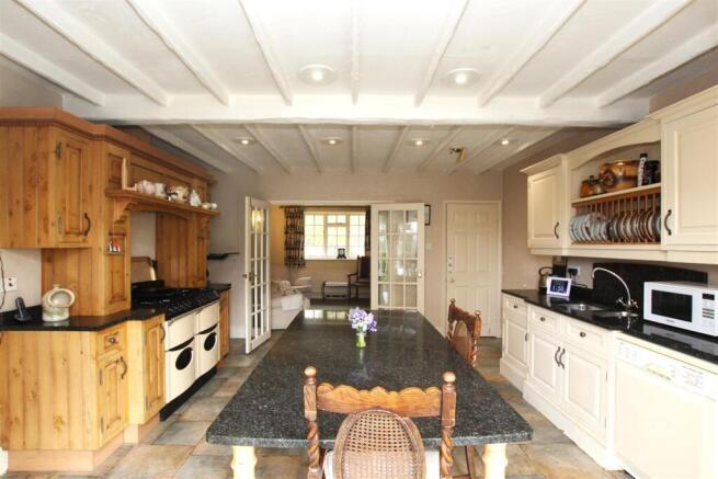Kitchen 4.JPG