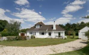 17 La Mer, Downton Lane, Lymington SO41 0LG