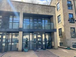 23, Kinderlee Way, Glossop SK13 5DB