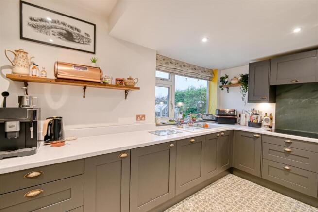 2 Grasmere Drive-03.jpg