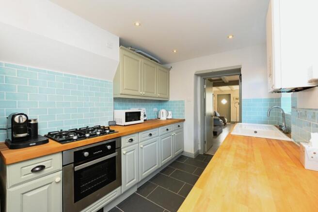Kitchen Photo 2