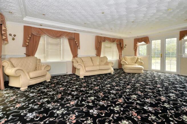 Lounge/Dining Room