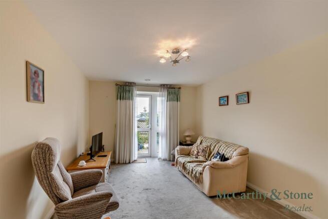 8705810-interior03-800.jpg