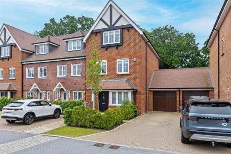 Martin Avenue, Ascot