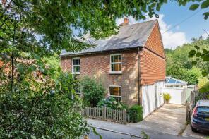2, Albion Cottages, Horsham Road, Dorking RH5 6NH
