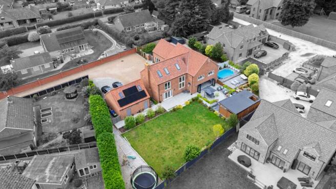 Secure and private plot in the heart of the village