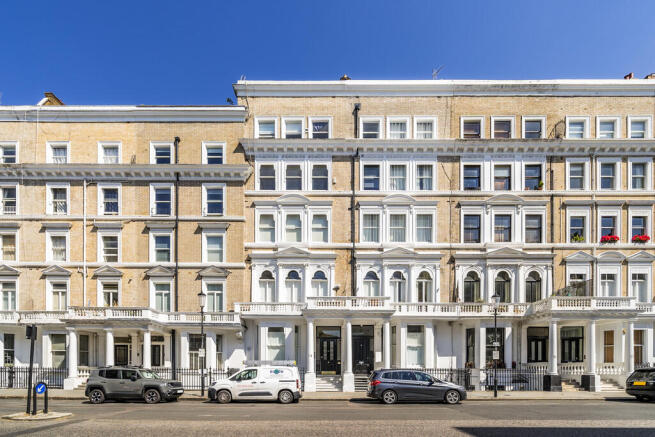 5, 14 Evlaston Pl...