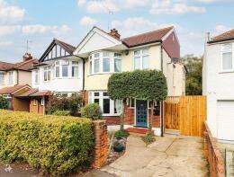 39, Arundel Drive, Woodford Green IG8 9BZ