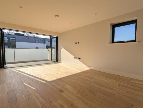 OPEN PLAN LOUNGE