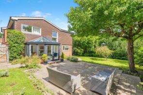 3, Hill Brow Close, Rowland's Castle PO9 6DJ