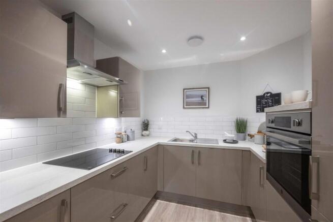 290323 One bed show apartment kitchen    002.jpg